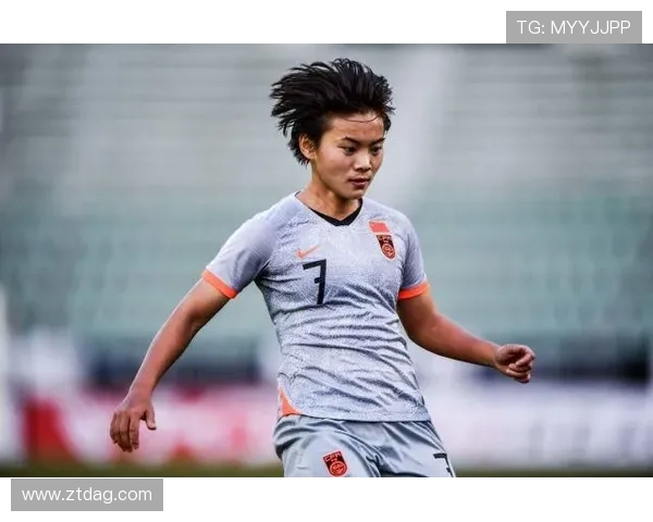 英超裁判解读哈维西蒙斯犯规非故意 红牌判罚难以避免